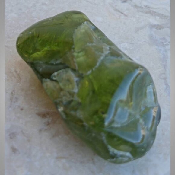 PERIDOT crystal rock stone mini tumbled AUGUST birthstone RELAXATION comfort 05 - Picture 5 of 8